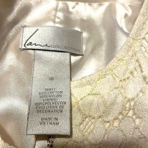 beautiful white and gold metallic fitted jack w/zipper detail side pockets